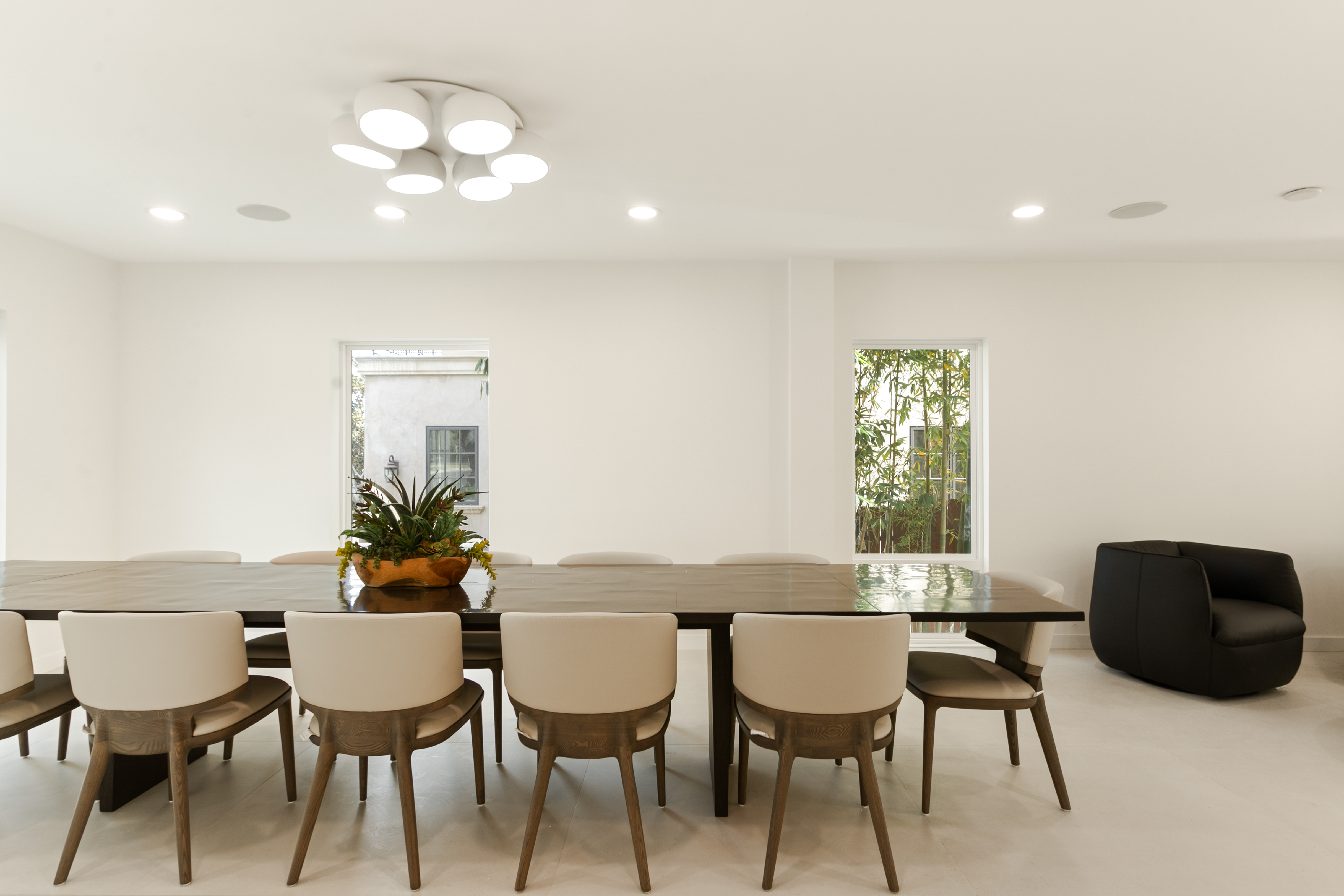 9432 Oakmore Rd dining — luxury rental Los Angeles 90035 photo 1