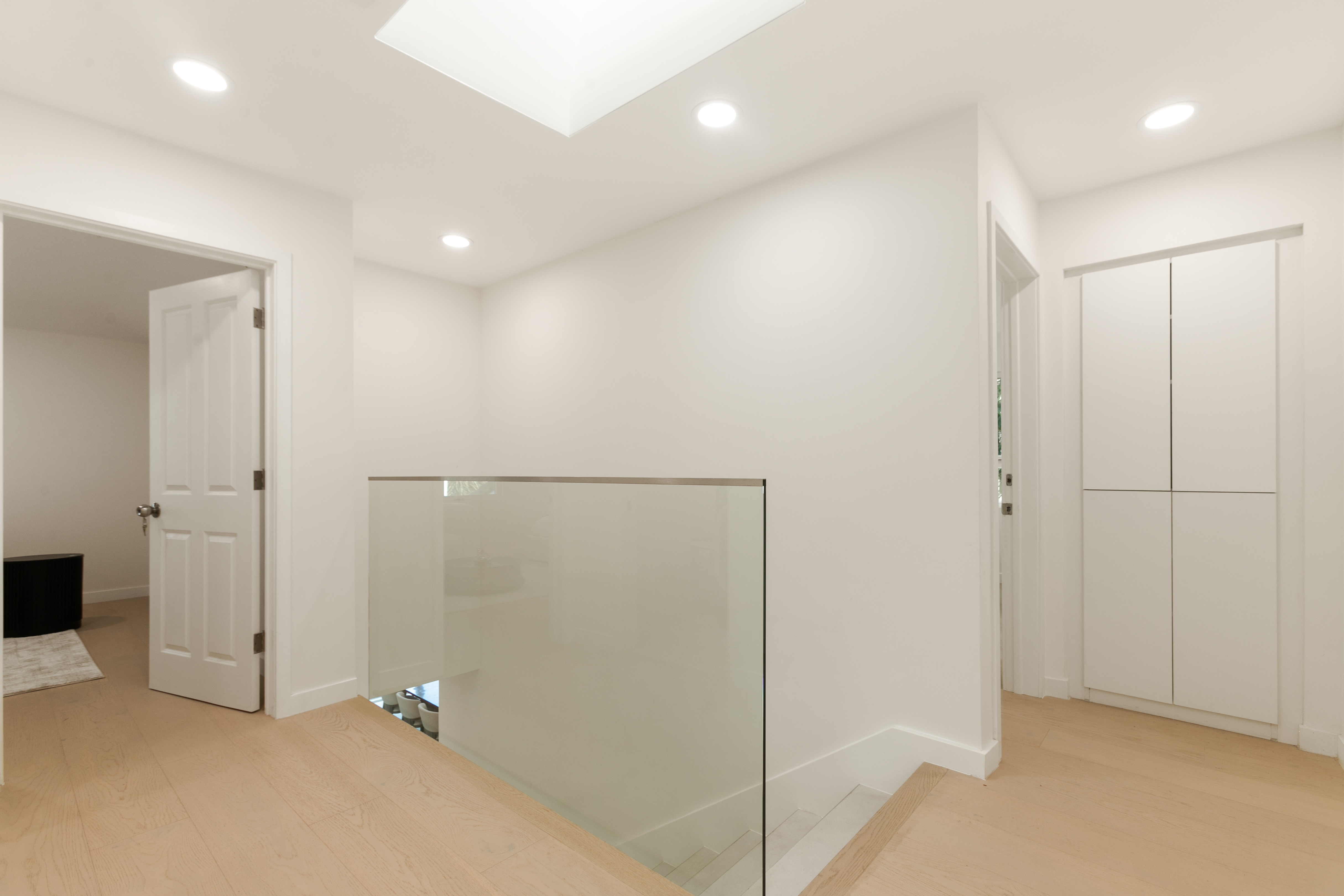 9432 Oakmore Rd staircase — luxury rental Los Angeles 90035 photo 1